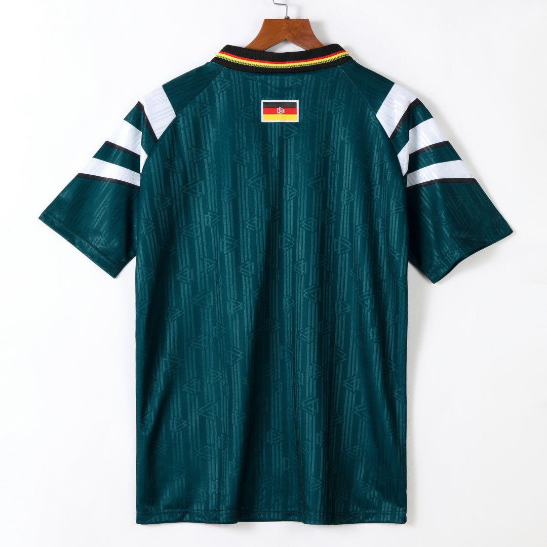 Maillot extérieur rétro de l’Allemagne 1996