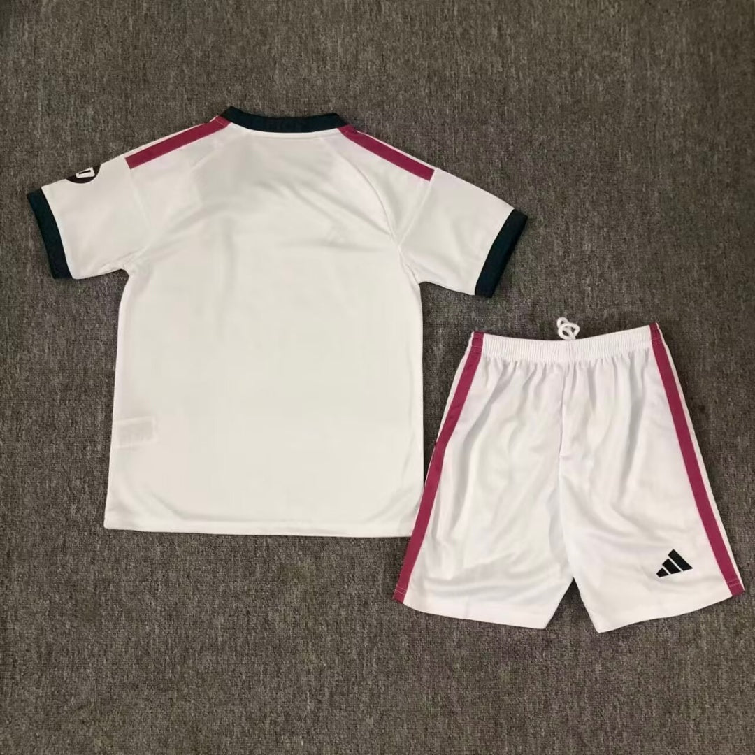 Ensemble Enfant Real Madrid 2026/2027 – Tenue Officielle Domicile