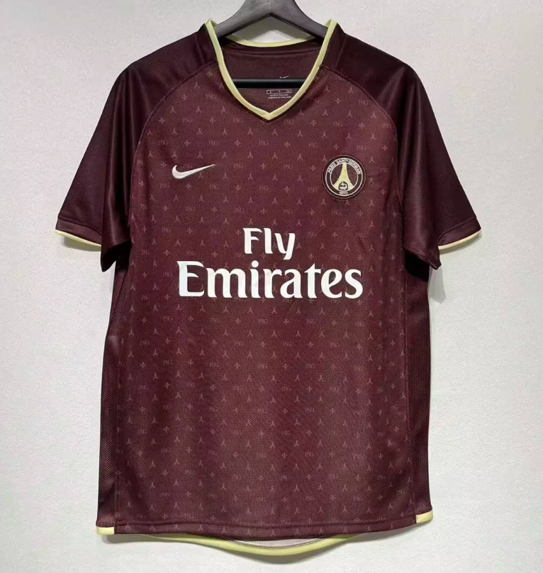 Maillot Extérieur Rétro du PSG 2006-2007 – Style Iconique du Football Parisien