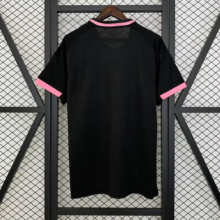 Maillot 25/26 Real Madrid Edition Pink Venom Concept