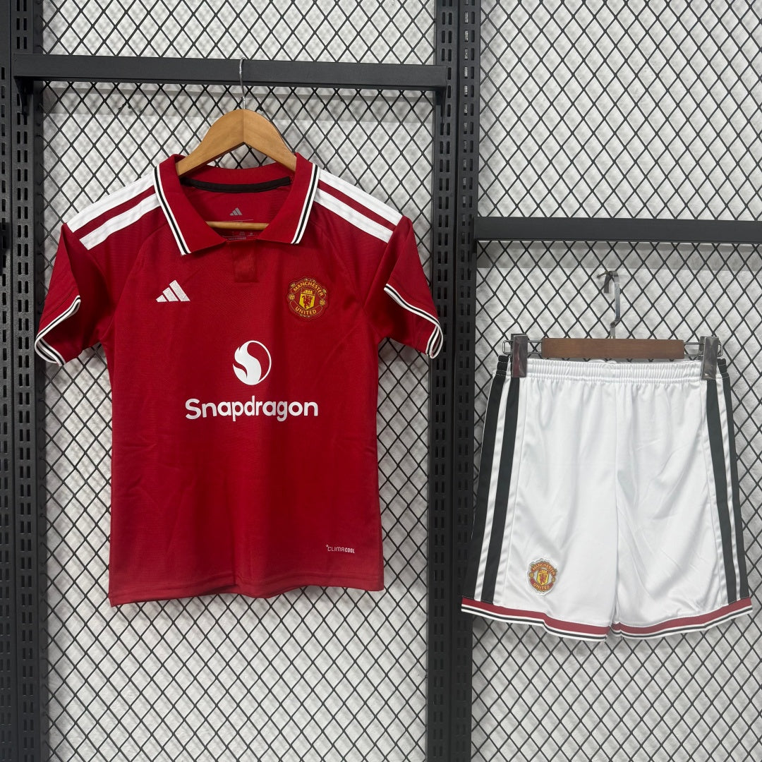 Ensemble Enfant Manchester United Domicile 2026/2027 – Maillot et Short Officiels