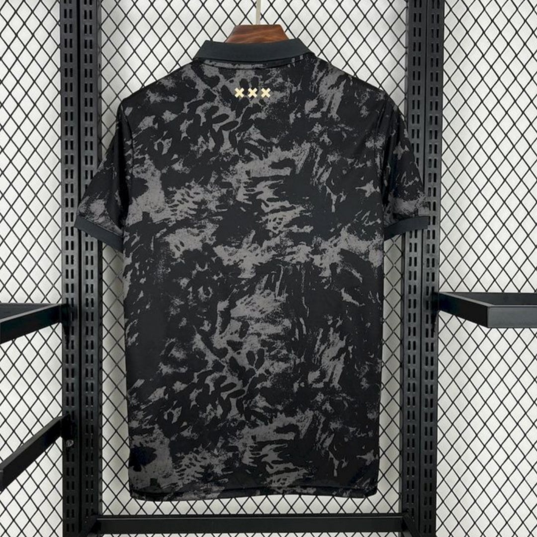Maillot Ajax 2025/26 x Stone Island – Édition Spéciale