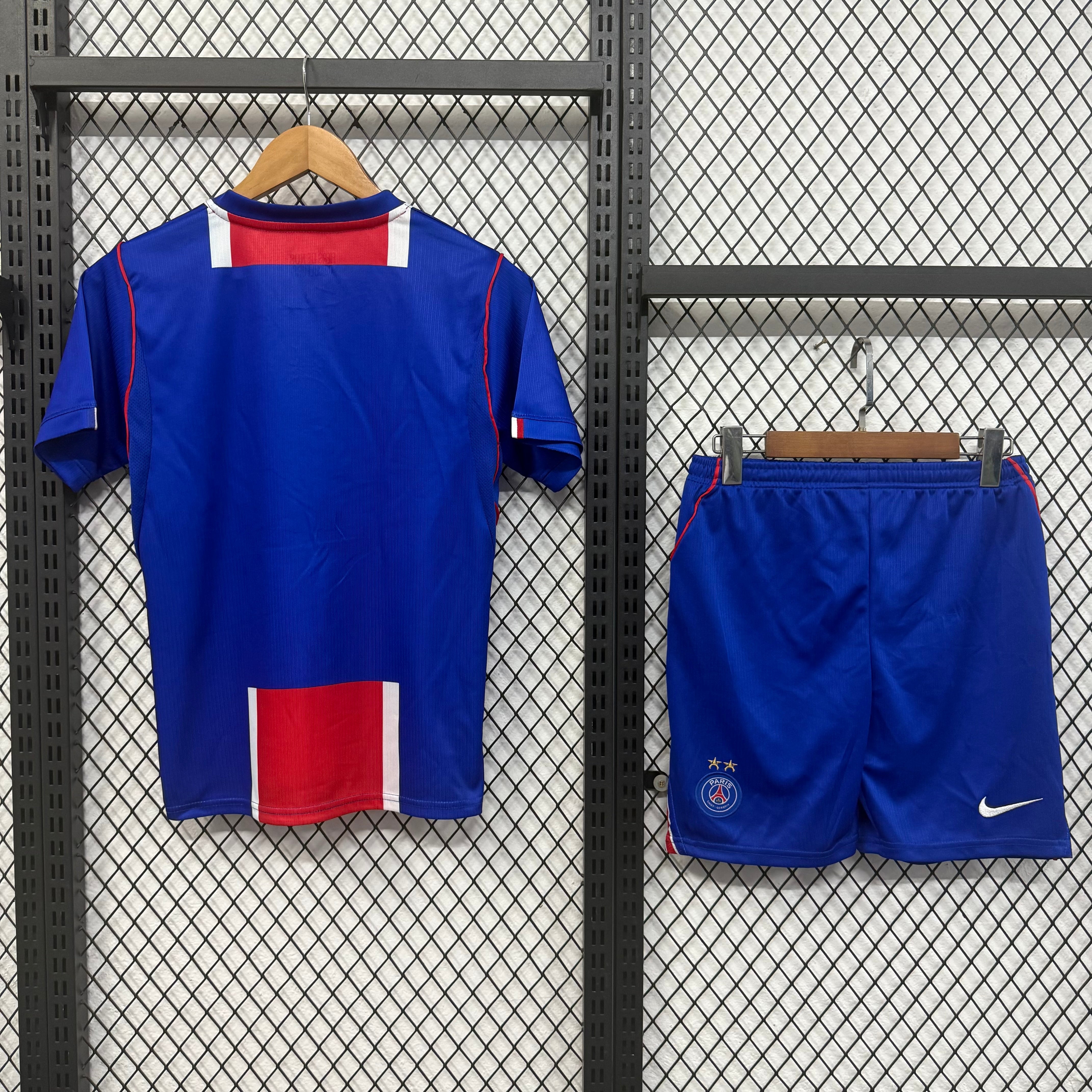 Ensemble Enfant PSG Domicile 2026/2027 – Tenue Complète Officielle du Paris Saint-Germain
