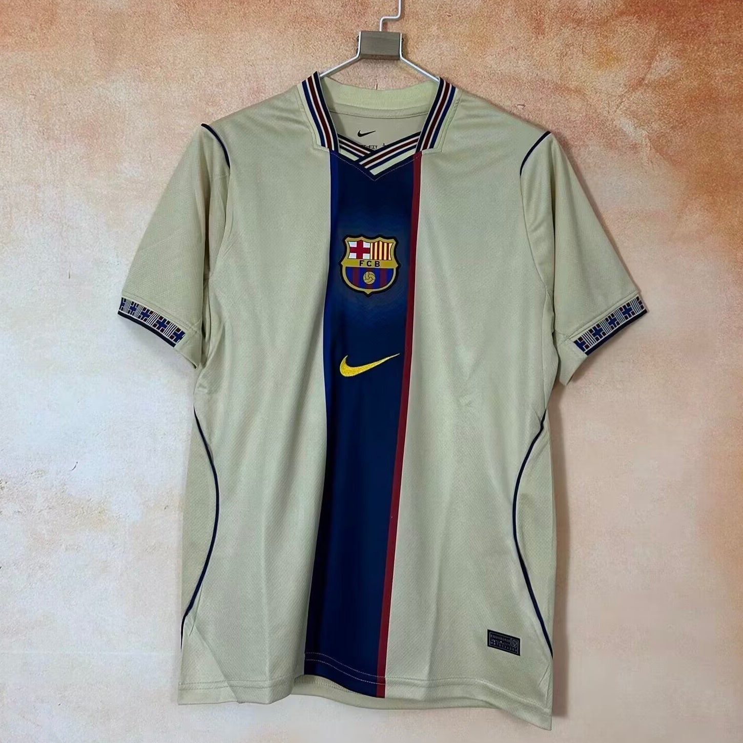 Maillot Rétro du FC Barcelone 2026/27 – Style Iconique et Authentique