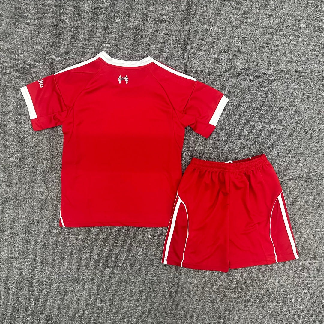 Ensemble Enfant Liverpool Domicile 2025/2026 – Maillot et Short Officiels
