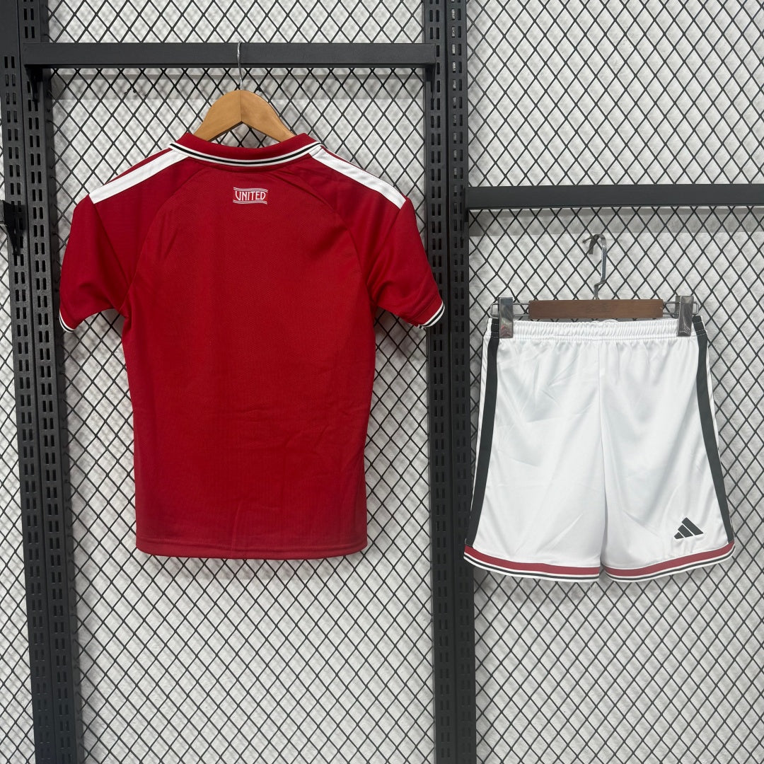 Ensemble Enfant Manchester United Domicile 2026/2027 – Maillot et Short Officiels