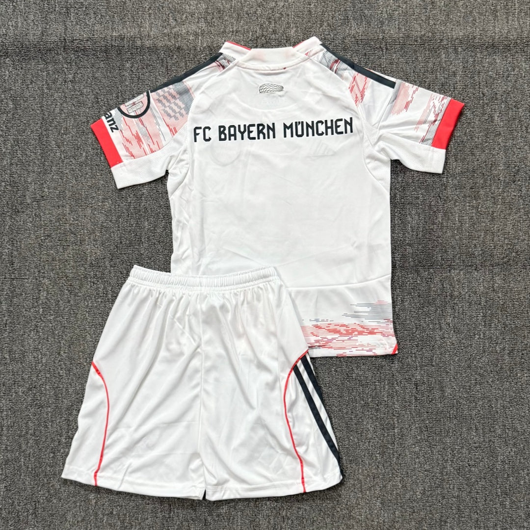 Ensemble Enfant Bayern Munich Extérieur 2025/2026 – Maillot & Short Officiels
