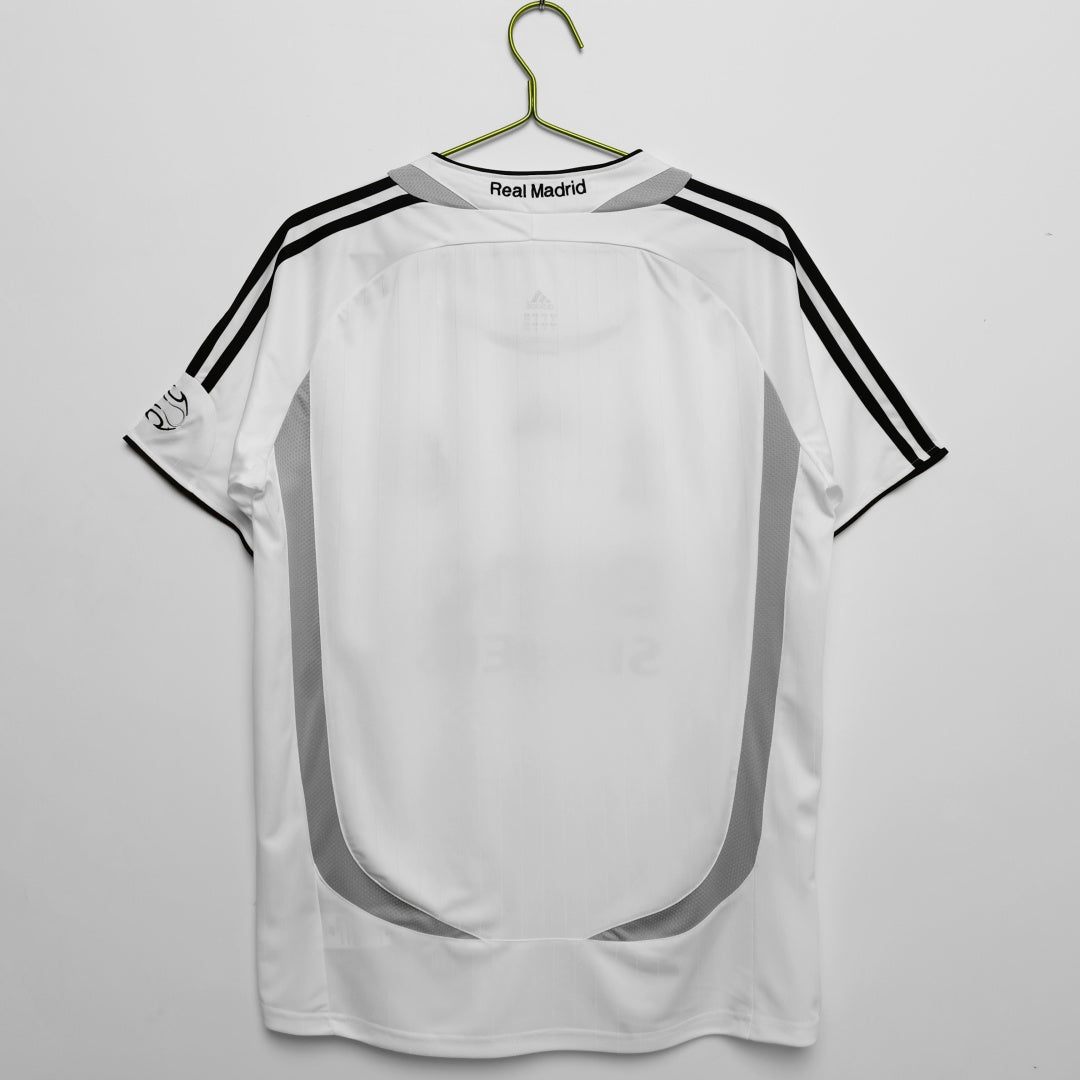 Maillot Rétro Domicile Real Madrid 2017-2018 – Style Authentique et Intemporel