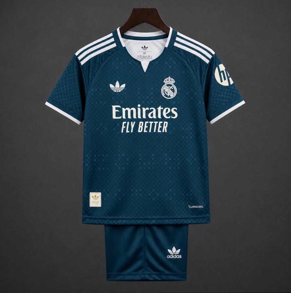 Ensemble Enfant Real Madrid Extérieur 2026/2027 – Maillot et Short Officiels